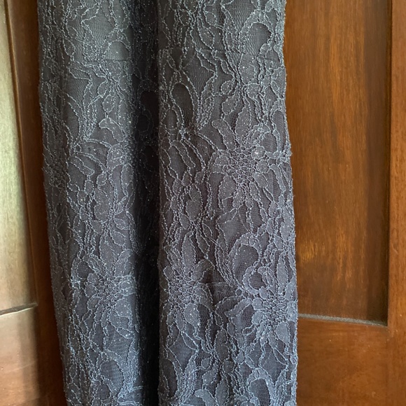 Mother of the bride or groom sparkly lace halter gown. - Picture 4 of 7